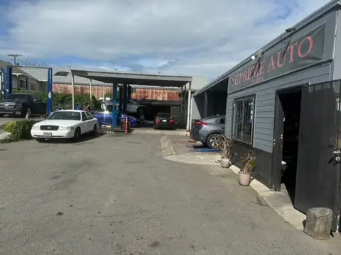 Supreme Auto in Oakland