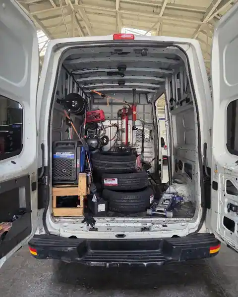 khan mobile tire repair service in Oakland