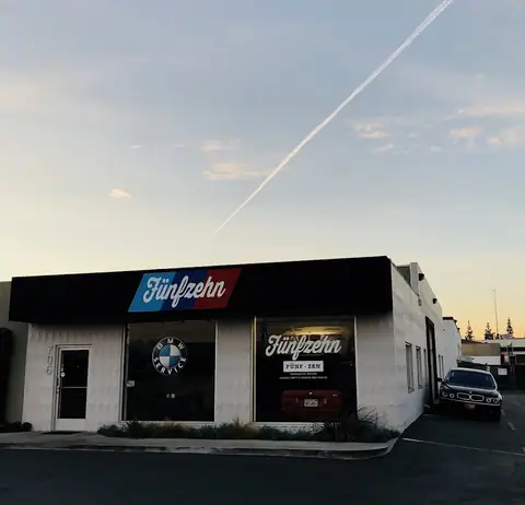 Funfzehn Automotive in Orange