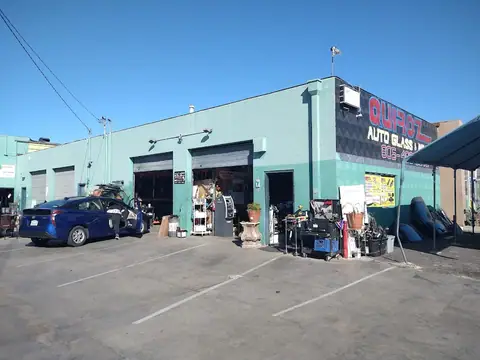 Quiroz Auto Glass in Oxnard
