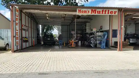 Mom's Muffler Inc in Paso Robles