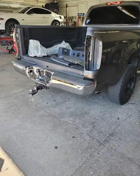 Lee's Body Shop in Petaluma