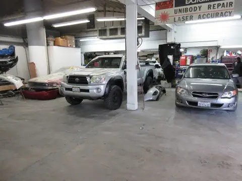 Husteads Auto Body in Pleasant Hill