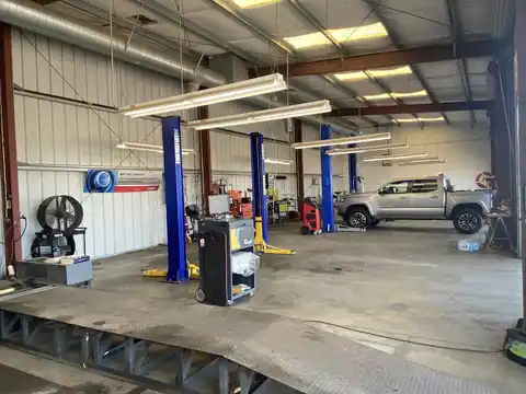 Alvarez Rapid Repair And Smog in Porterville
