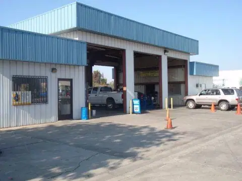 Greg's Xpress Oil Change in Porterville
