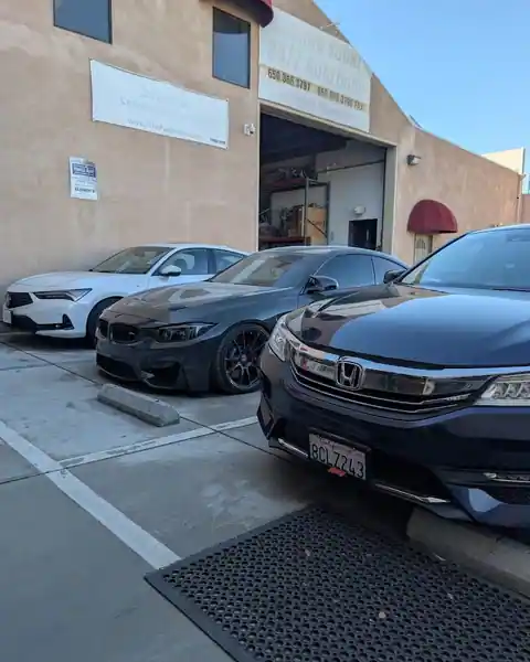 24/7 AUTOBODY in Redwood City