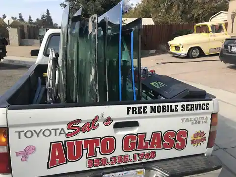 Sal's Auto Glass in Reedley