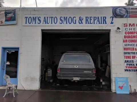 Tom's Auto Smog & Repair in Reedley