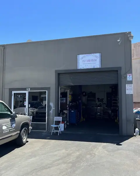 TWINS AUTO CLINIC Hablamos Español in Rohnert Park