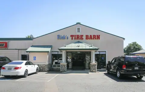 Rich's Tire Barn in Roseville