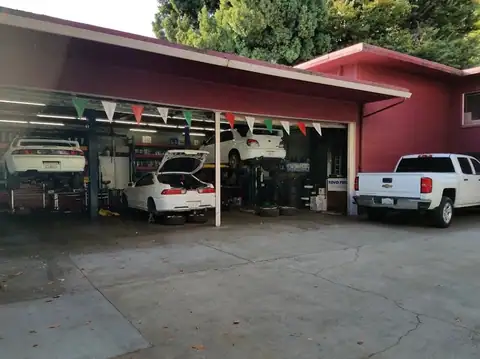 Tom's Automotive Service in Sacramento