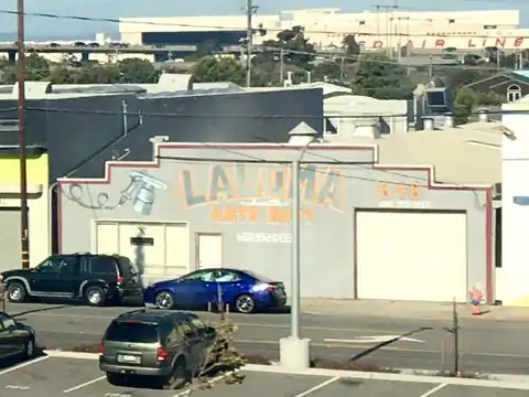 La Loma Autobody in San Bruno