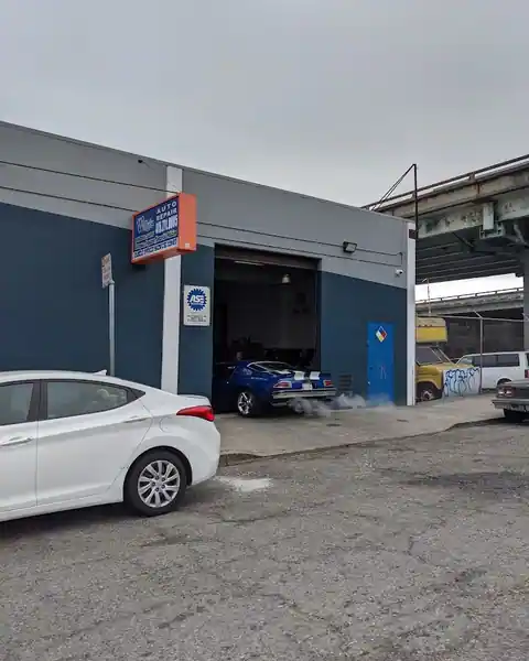 Willy's Auto Repair Shop in San Francisco