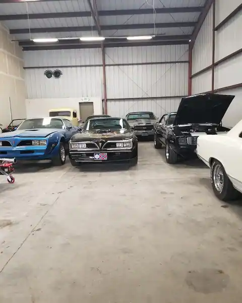 BMK CUSTOMS RESTORATION AND AUTO REPAIR in San Martin