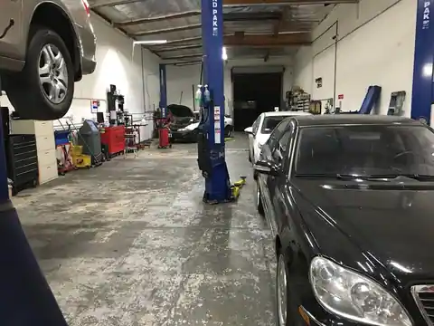 Mikes Automotive in Santa Ana