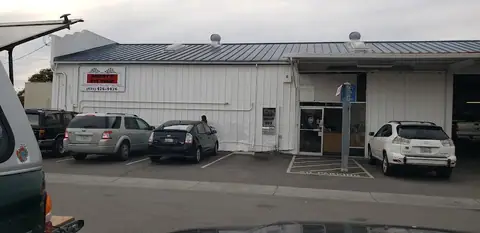 Bobby's Pit Stop in Santa Cruz