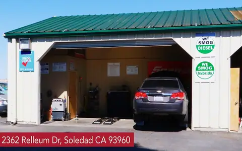 Lara's Smog Station in Soledad