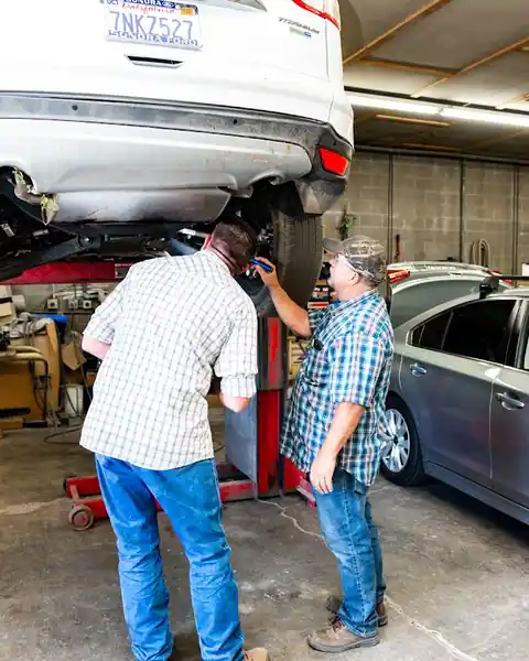 Buck's Body Shop in Sonora