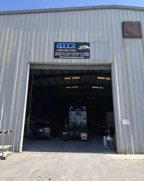 Roadways truck & trailer repair in Stockton
