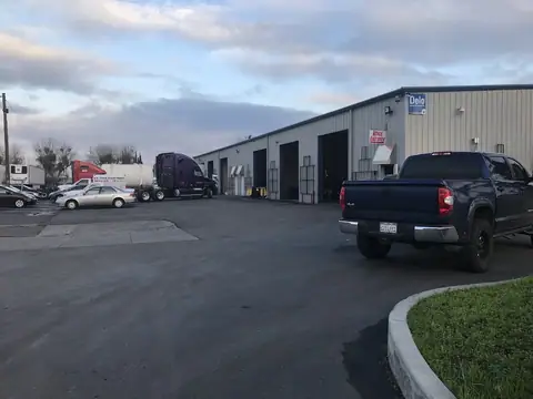 US truck & Trailer repair inc in Stockton