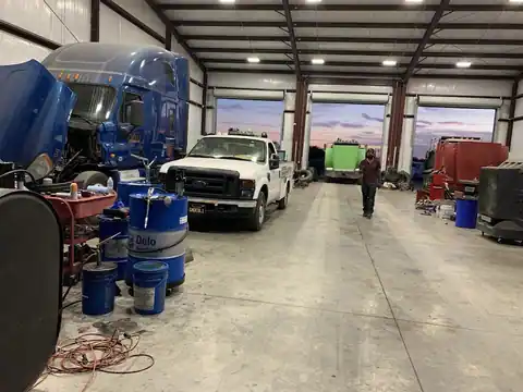 GM TRUCK AND TRAILER REPAIR / GM TOWING in Sutter