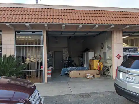 B&B Auto Body Shop in Thousand Oaks