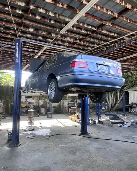Armando Auto Repair in Tulare