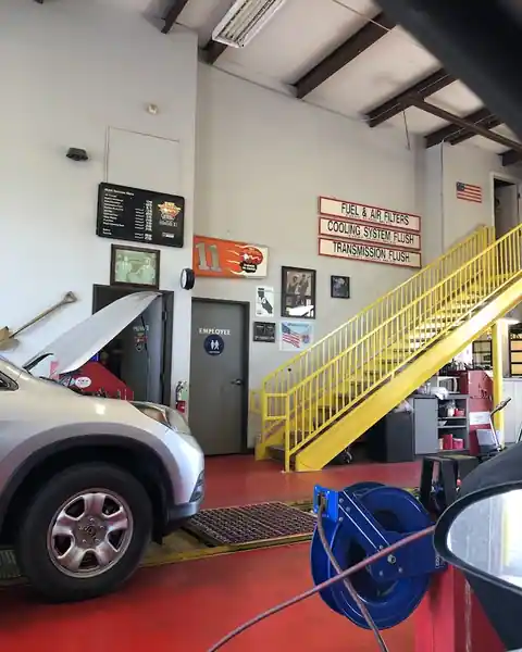TNT Quick Lube & Wash in Tulare