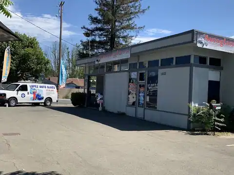 Lopez Auto Glass in Ukiah