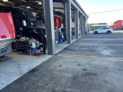 M & M Truck & Trailer Repair in West Sacramento