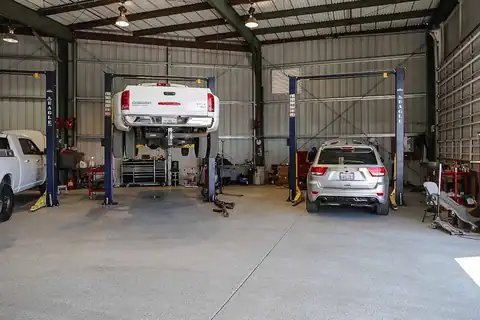 Hoblit Service Center in Woodland