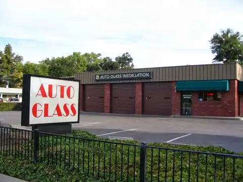 Rainbow Auto Glass in Woodland