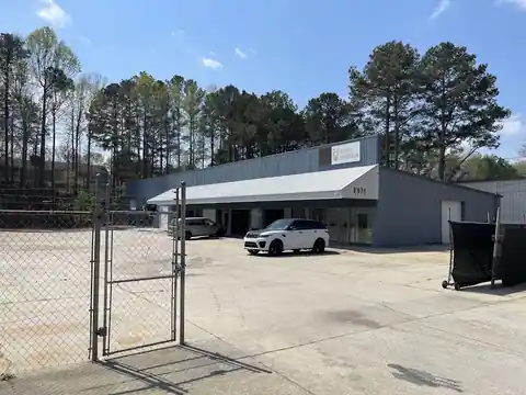 Lama Collision in Austell