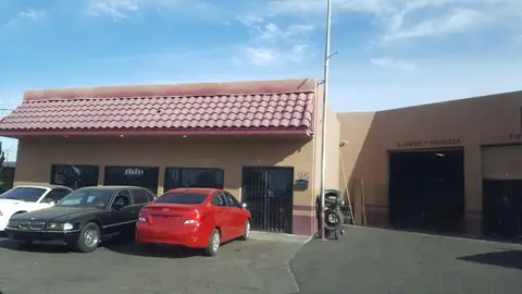 Llantera Muñoz in Avondale