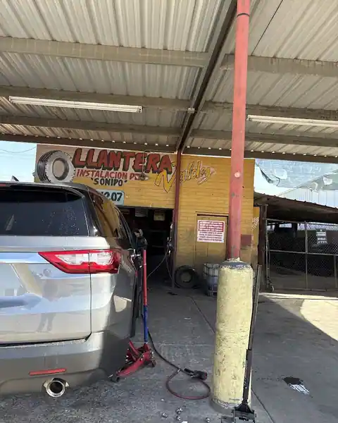 Llantera Valdez in Avondale