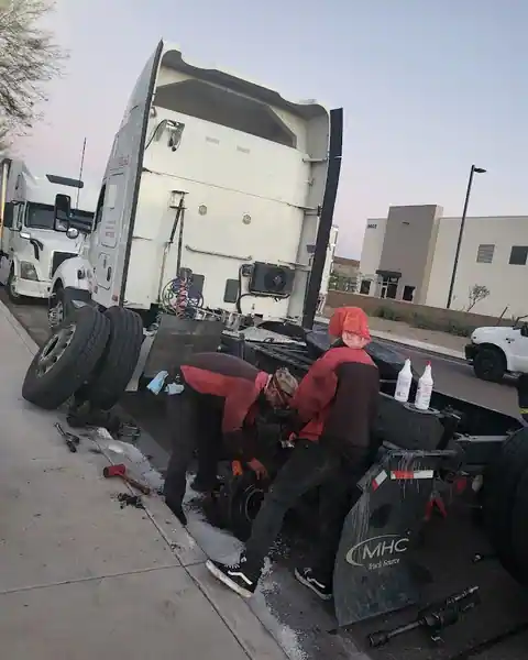 Right Brothers Truck Repair near Tolleson
