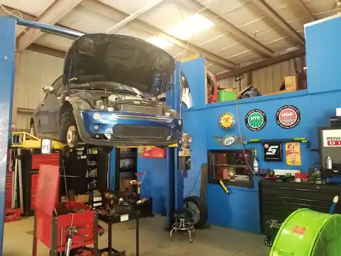 YOUR MECHANIC 813 in Brandon