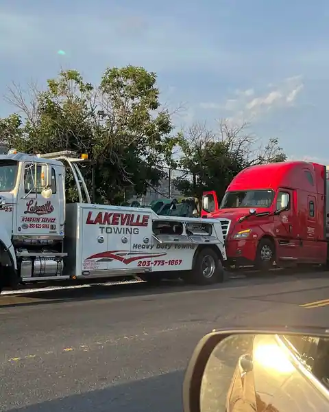 Lakeville Towing in Brookfield