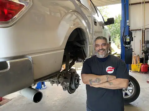 Flores Automotive LLC in Bryan
