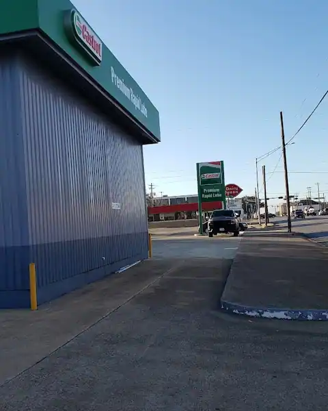 Strickland Brothers 10 Minute Oil Change in Bryan