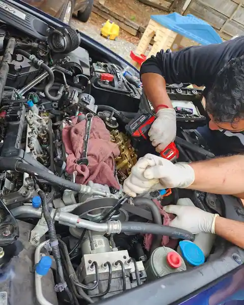 Auto-Mechanic, Roberto in Cumming