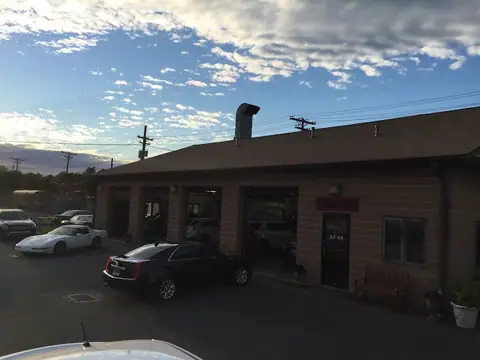 Crossroads Auto Body in Danbury