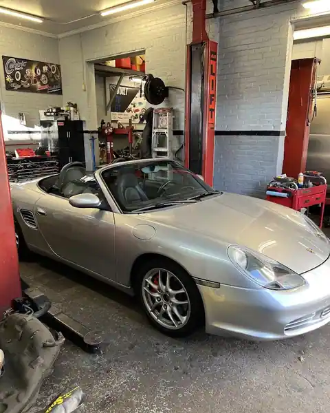 Thomaz Auto Center in Danbury