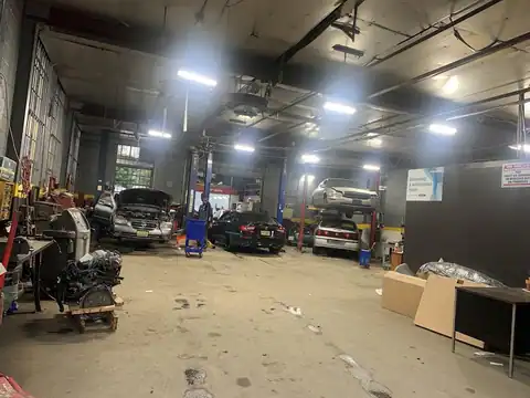Dees Auto Center in Elizabeth