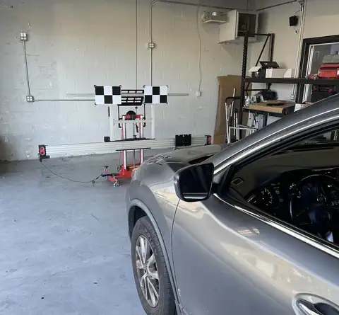 Hollywood Auto Glass in Fairfield