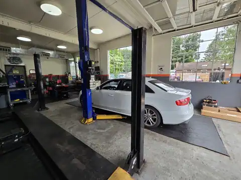DIY GARAGE (Do it yourself auto repair) in Kinnelon