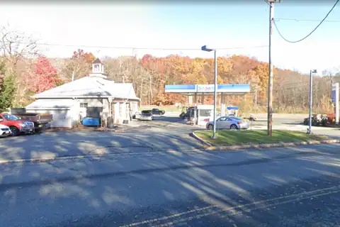 Snono Service Station in Landing
