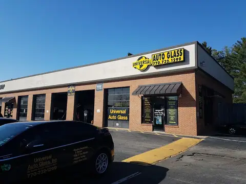 Universal Auto Glass Inc in Lithia Springs