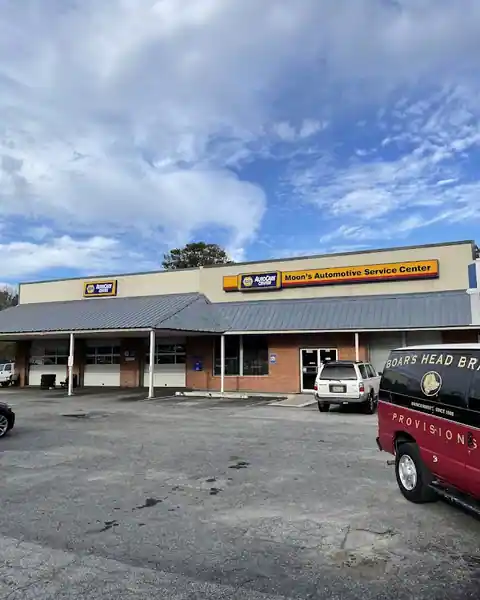 Moon's Service Center in Mableton