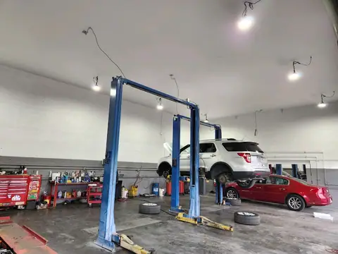 Thompson's Auto Repair & Towing in Mesa